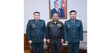 Zakir Həsənov Qazaxıstanın yeni hərbi attaşesini qəbul edib