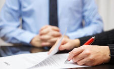 Məişət zorakılığından zərərçəkənlər mühafizə orderi üçün ərizəyə görə rüsum ödəməyəcək