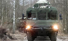 Rusiya Putinin iqamətgahına hücuma cavab olaraq “Oreşnik”lə Ukraynaya kütləvi zərbələr endirib