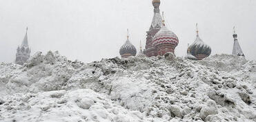 Moskvaya güclü qar yağıb, yüzlərlə uçuş ləğv olunub