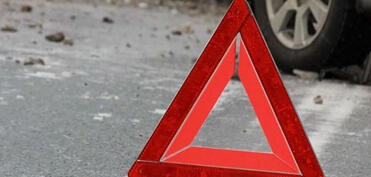 Gədəbəydə minik avtomobili yük avtomobilinə çırpılıb, 1 nəfər ölüb