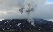 İndoneziyada Semeru vulkanı püskürərək 5,7 km hündürlüyə kül saçıb
