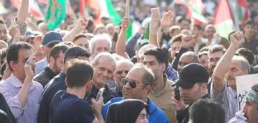 Tehranda İran prezidenti hökumətyönlü mitinqdə iştirak edib