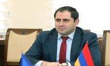 Ermənistan müdafiə naziri Bakı ilə silahlanma yarışına girmək niyyətində olmadıqlarını bildirib