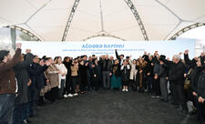 Prezident Ağdərənin Aşağı Oratağ, Çıldıran, Heyvalı və Çapar kəndlərinin sakinləri ilə görüşüb