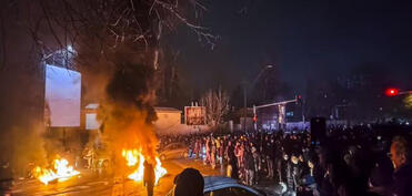 KİV: İranda etirazlardan sonra internet bərpa edilməsə də, xaricə zənglər mümkün olub