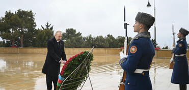 Prezident İlham Əliyev 20 Yanvar şəhidlərinin xatirəsini yad edib