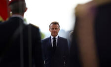 Makron Qrenlandiya ilə bağlı Müdafiə Şurasının iclasını keçirəcək