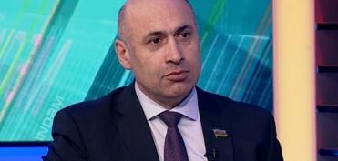 “Vaşinqton İrana qarşı güc nümayiş etdirir”