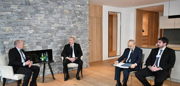 Prezident İlham Əliyev Davosda “Vestas Wind Systems” şirkətinin nümayəndəsi ilə görüşüb