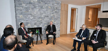 Prezident İlham Əliyev Davosda “DP World” şirkətlər qrupunun sədri və icraçı direktoru ilə görüşüb