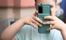 Britaniya uşaqların sosial media istifadəsini məhdudlaşdırmağı müzakirə edir