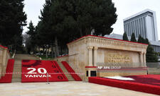 Əli Əsədov və Sahibə Qafarova Şəhidlər xiyabanını ziyarət edib