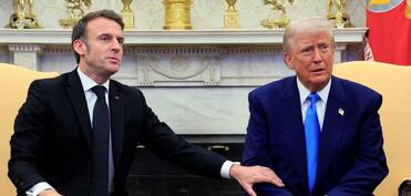 Tramp Makronla yazışmalarını sosial mediada paylaşıb