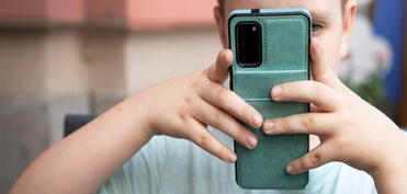 Britaniya uşaqların sosial media istifadəsini məhdudlaşdırmağı müzakirə edir