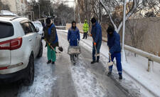 Bakıda dünəndən yağan qarın təmizlənməsi həyata keçirilir