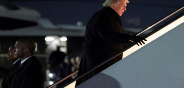 Trampın Davosa uçan təyyarəsi nasazlığa görə geri qayıdıb