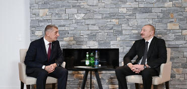 Prezident İlham Əliyev Davosda Çexiyanın Baş naziri ilə görüşüb