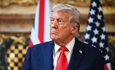 Tramp Venesuelanın neft fondlarına nəzarəti ələ alıb