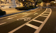 Hikmət Babaoğlu istifadə olunmayan velosiped zolaqlarının yolları daraltmasından şikayətlənib