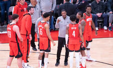 NBA: Türkiyəli basketbolçunun komandası səfərdə uduzub