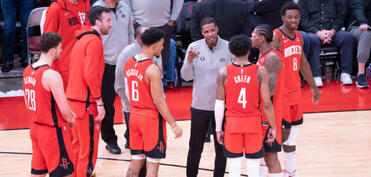 NBA: Türkiyəli basketbolçunun komandası səfərdə uduzub