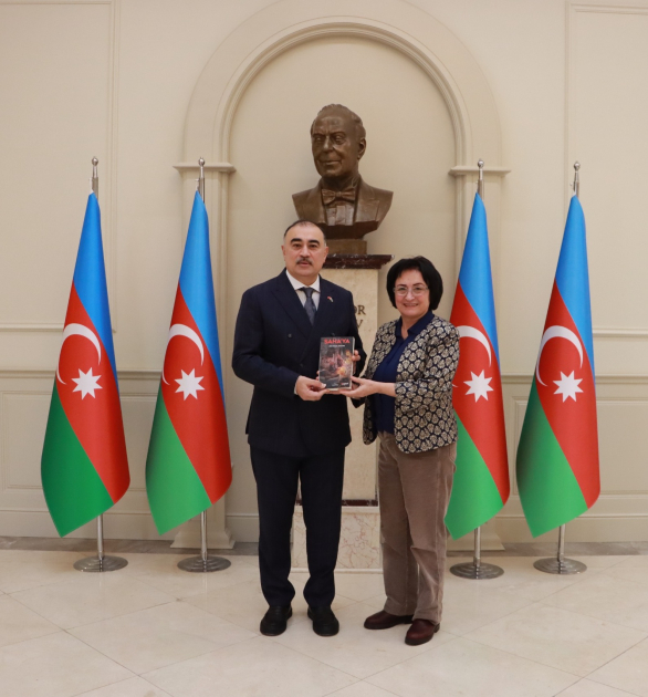 Aida Eyvazlı Göytürkün “Sahaya” kitabı türk dilinə uyğunlaşdırılaraq işıq üzü görüb