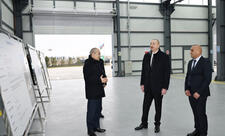 Prezident Sumqayıtda güzgü vərəqələrin istehsalı zavodunun açılışında iştirak edib