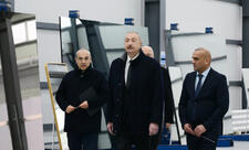 Prezident Sumqayıtda güzgü vərəqələrin istehsalı zavodunun açılışında iştirak edib