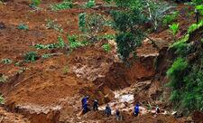 İndoneziyada torpaq sürüşməsi nəticəsində 23 hərbçi həlak olub
