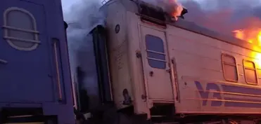 Rusiya Xarkovda sərnişin qatarına dronlarla hücum edib, yaralananlar var