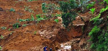 İndoneziyada torpaq sürüşməsi nəticəsində 23 hərbçi həlak olub