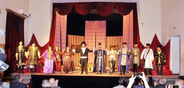 Teatrın tarixi ənənələrini özünə qaytaran quruluş