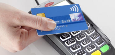 Ötən ay ölkədaxili nağdsız ödənişlərin həcmi 10 mlrd. manatı ötüb