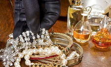 Yasamalda mənzildən 38 min manatlıq qızıl oğurlanıb