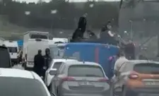 İstanbulda məhkumları daşıyan avtobus aşıb, 19 nəfər yaralanıb