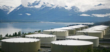 ABŞ-ın kommersiya neft ehtiyatları 424 mln. bareldən aşağı enib