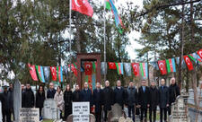 Azərbaycanın Türkiyədəki səfiri Məhəmməd Əmin Rəsulzadənin məzarını ziyarət edib