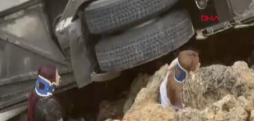 Türkiyədə sərnişin avtobusunun aşması nəticəsində 9 nəfər ölüb, 26 nəfər yaralanıb - VİDEO - YENİLƏNİB