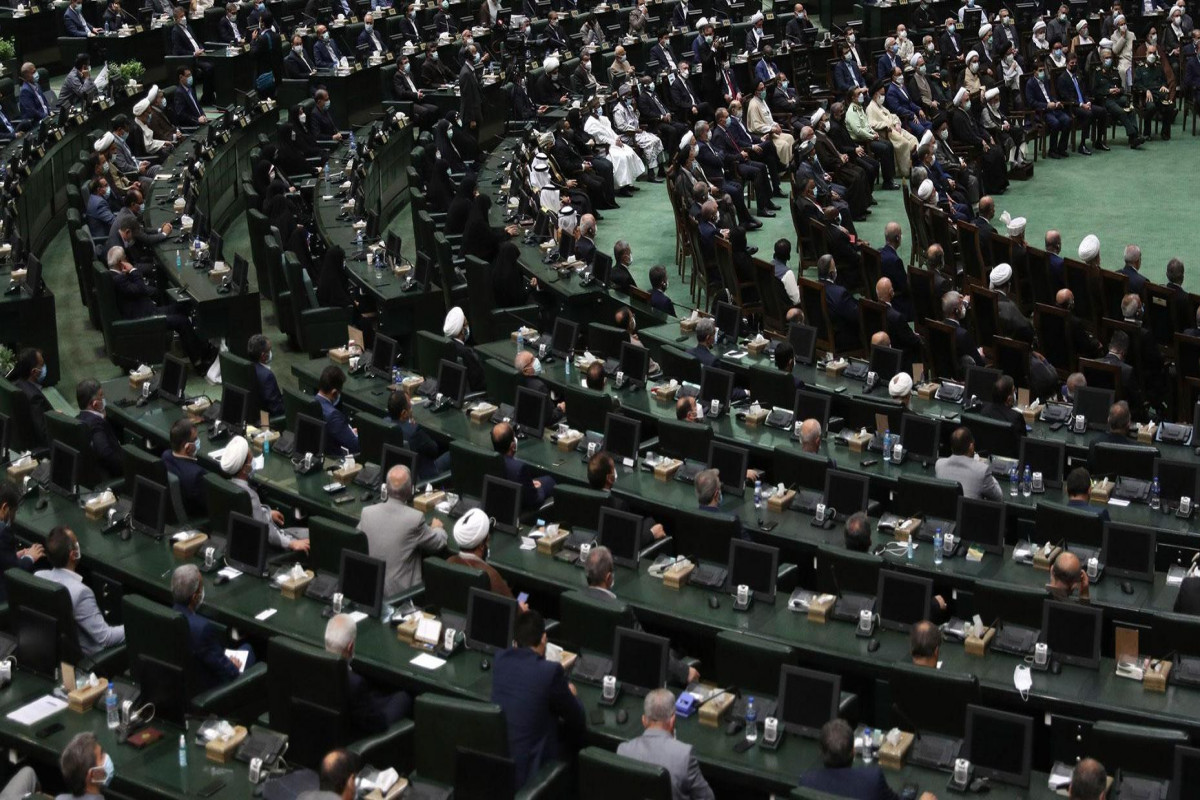 İran parlamenti Aİ ölkələrinin silahlı qüvvələrini terrorçu qruplaşmalar kimi tanıyıb