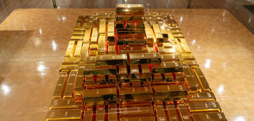 Qızılın qiyməti 4 700 dollardan aşağı düşüb