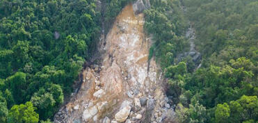 İndoneziyada torpaq sürüşməsində ölənlərin sayı 74-ə çatıb