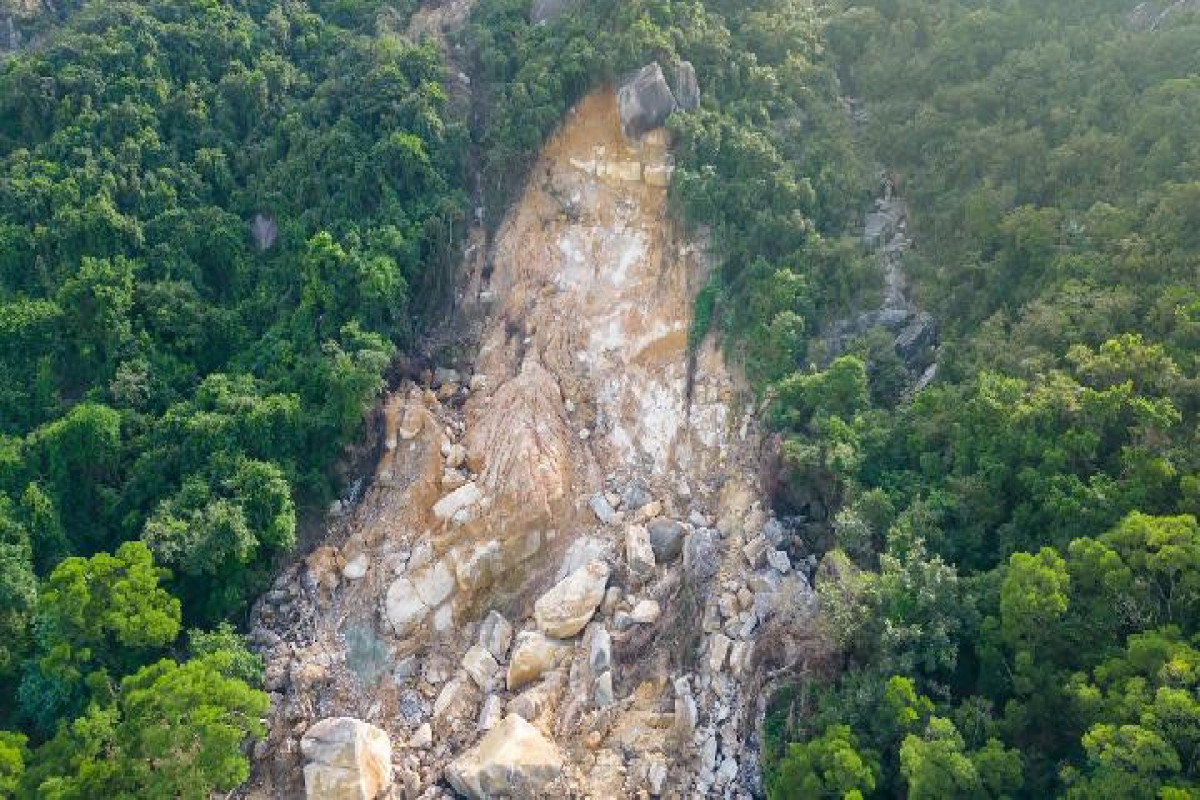 İndoneziyada torpaq sürüşməsində ölənlərin sayı 74-ə çatıb