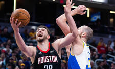 NBA: Türkiyəli basketbolçunun komandası səfərdə qələbə qazanıb