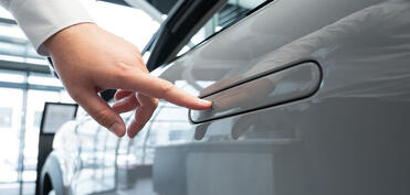 Çində gizli və elektron qapı tutacaqları ilə avtomobillər qadağan edilib