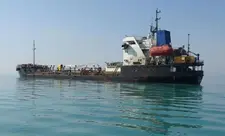İran qaçaq yanacaq daşıdığı iddiası ilə 2 tankeri müsadirə edib