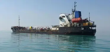İran qaçaq yanacaq daşıdığı iddiası ilə 2 tankeri müsadirə edib
