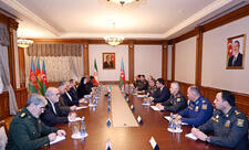 Azərbaycanın müdafiə naziri İran müdafiə və silahlı qüvvələrə dəstək naziri ilə görüşüb