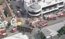 ABŞ-da avtomobil mağazaya çırpılıb: 3 nəfər ölüb, yaralılar var