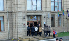 Bakıda şagirdin güllələdiyi müəllim Kliniki Tibbi Mərkəzə yerləşdirilib, əməliyyata hazırlanır